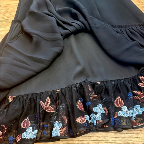 CINQ À SEPT - Black Dress with Floral Embroidery - Size 4 - Picture 4 of 6